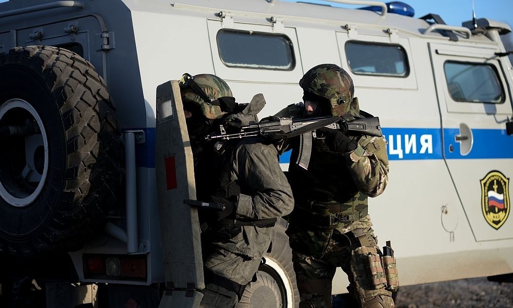 В дом крымского татарина ворвались силовики из-за жалобы на «дискредитацию» армии.