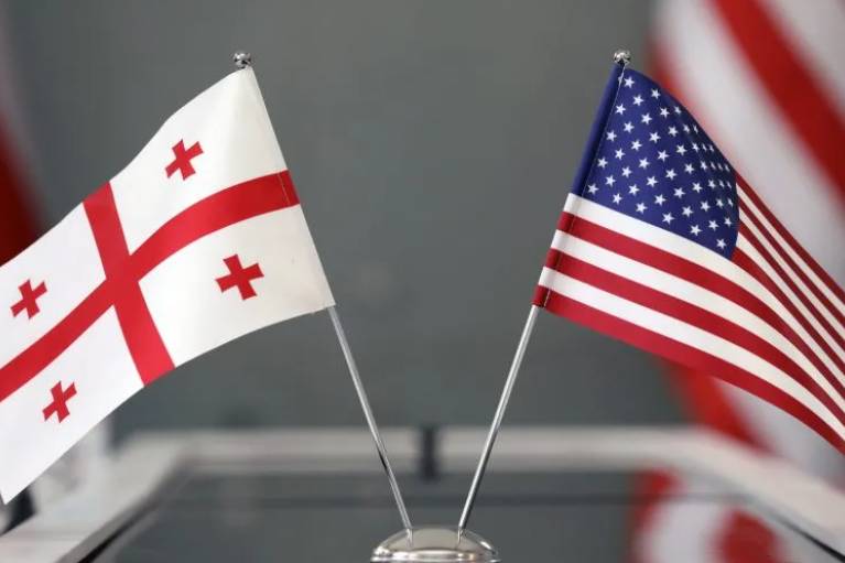 Джордж Буш обеспокоен влиянием Кремля на демократию в Грузии  и здоровьем Саакашвили