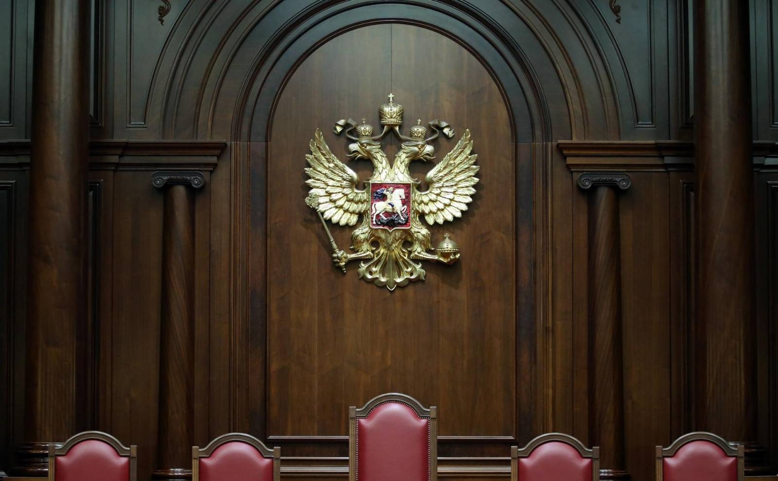 Большинству участников беспорядков в аэропорту Махачкалы присуждают штрафы и административные аресты