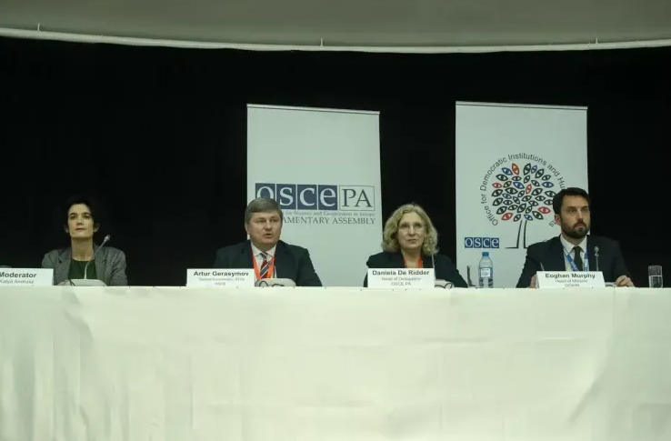 Наблюдатели отметили множество нарушений на президентских выборах в Азербайджане