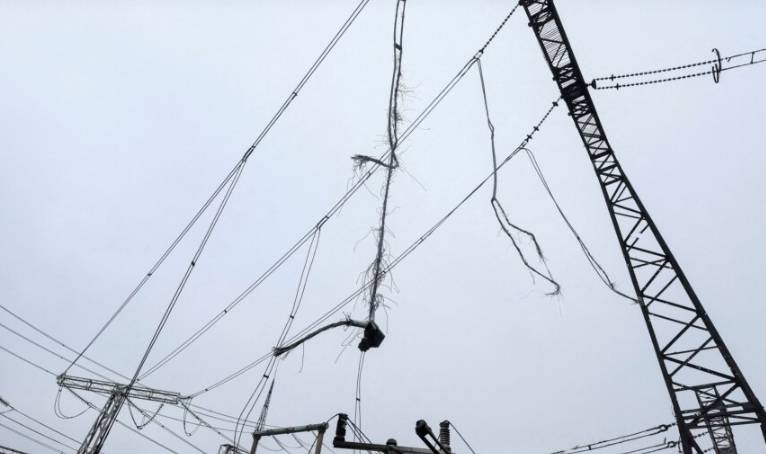 В результате российских ракетных ударов почти половина энергосистемы Украины выведена из строя