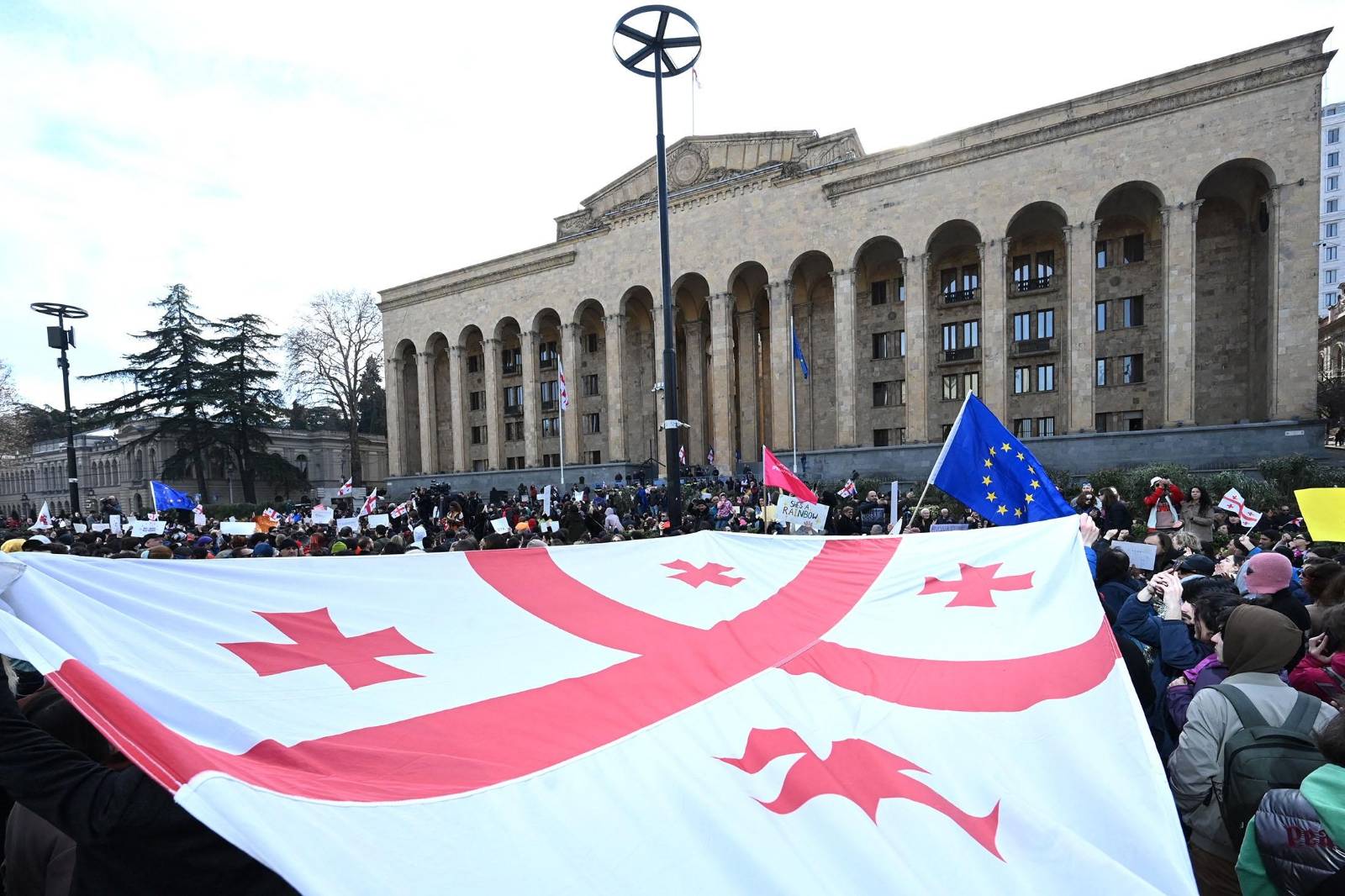 В Грузии снова митингуют против закона об иноагентах