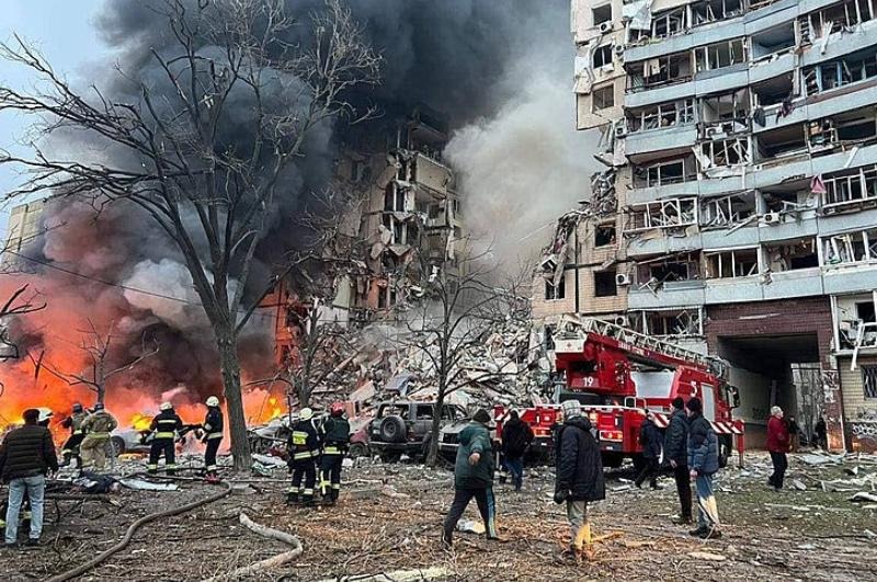 Удар по жилому дому в Днепре: десятки людей погибли