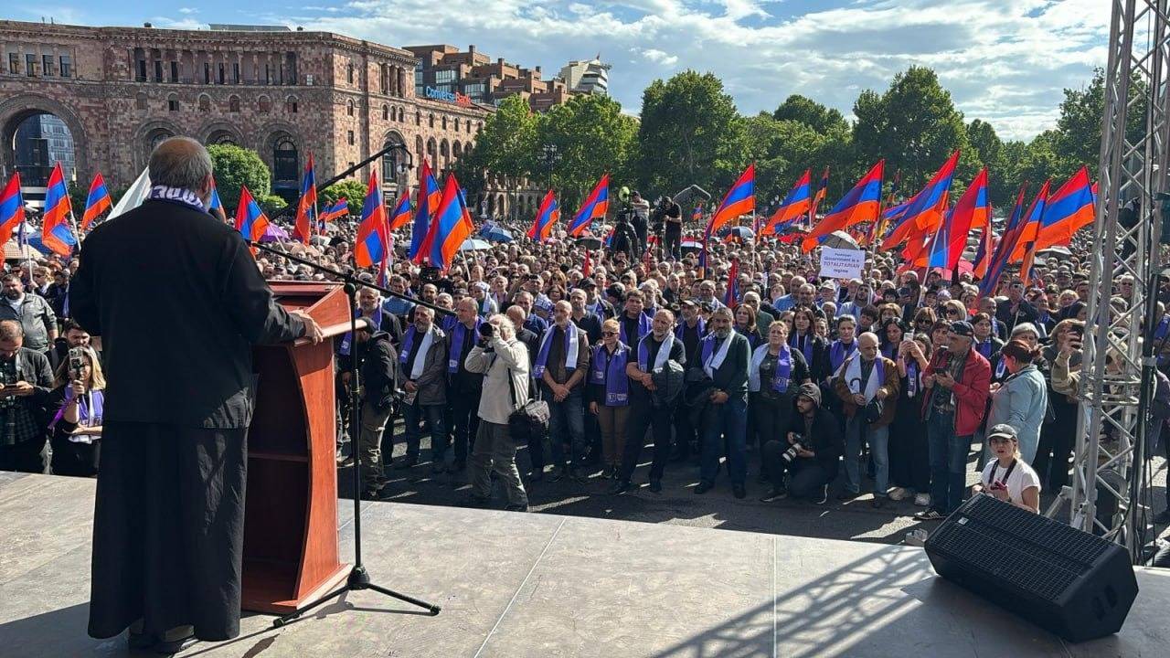 В Армении возобновились протесты с требованием отставки Пашиняна