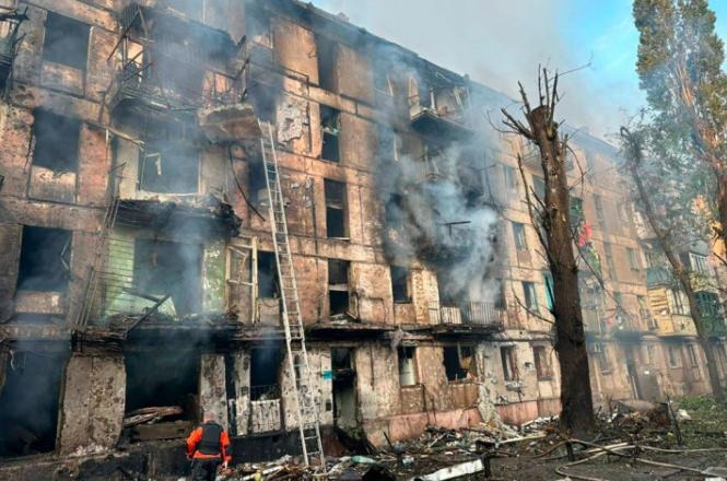 В результате ночной атаки на Кривой Рог разрушена пятиэтажка