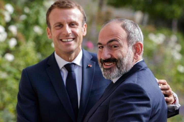 Pashinyan congratulated Macron and invited him to Armenia