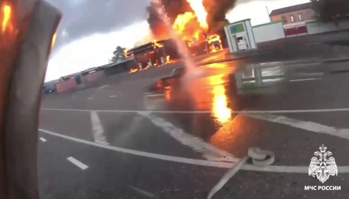 МЧС по Чечне опубликовало видео взрыва на грозненской автозаправке