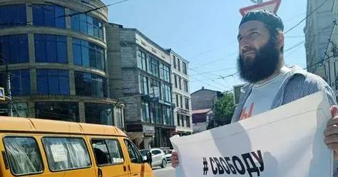 У журналиста из Дагестана Идриса Юсупова изъяли телефоны и компьютеры